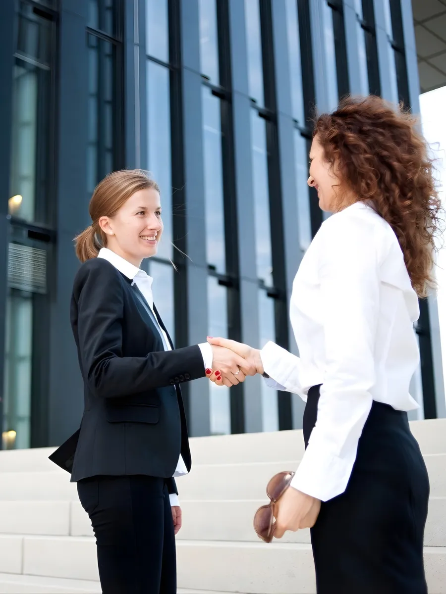 Welcome to the professional services of Ekaterina van de Viven – certified translator and sworn interpreter in Remscheid, Germany. I provide high-quality certified translations, sworn interpreting, and professional language services for individuals, businesses, law firms, courts, and public authorities. If you are looking for a certified translator in Remscheid, a sworn interpreter near you, or professional translation services in North Rhine-Westphalia (NRW), you are in the right place.